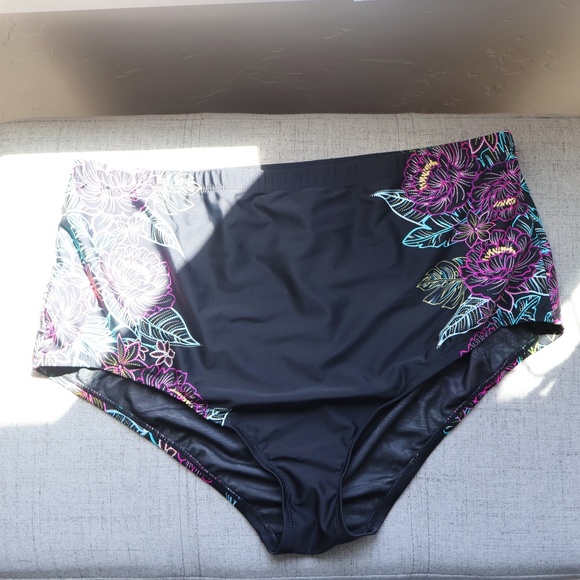 Torrid High-Rise Allover Smooth Swim Bottom Size 1 Black Floral Graphic - Picture 2 of 7